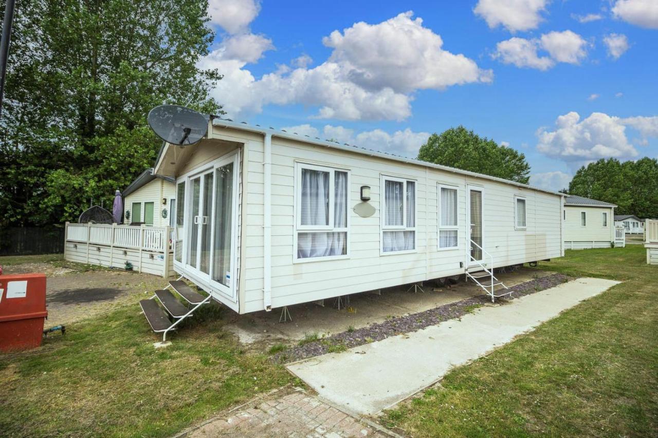 Modern 6 Berth Caravan At Highfield Grange In Essex Ref 26609P Clacton-on-Sea Exteriör bild