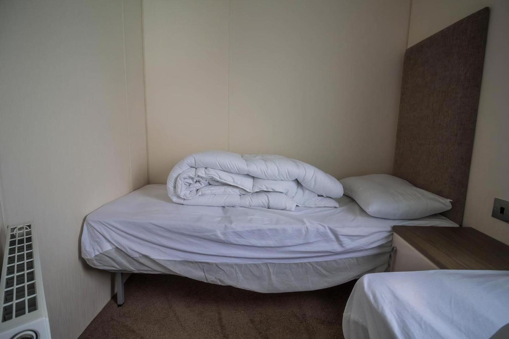 Modern 6 Berth Caravan At Highfield Grange In Essex Ref 26609P Clacton-on-Sea Exteriör bild