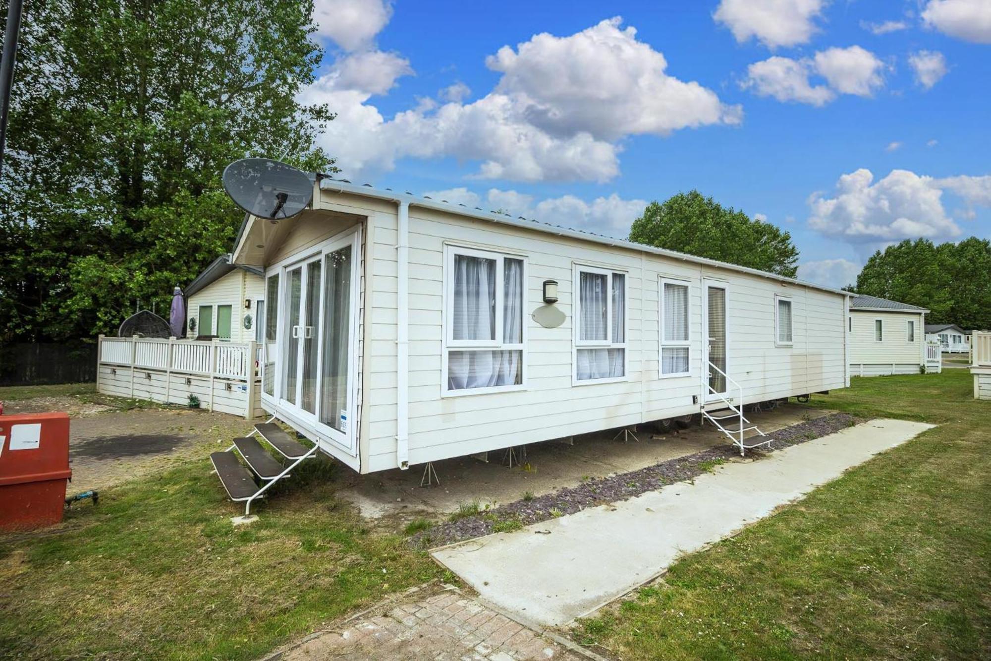 Modern 6 Berth Caravan At Highfield Grange In Essex Ref 26609P Clacton-on-Sea Exteriör bild